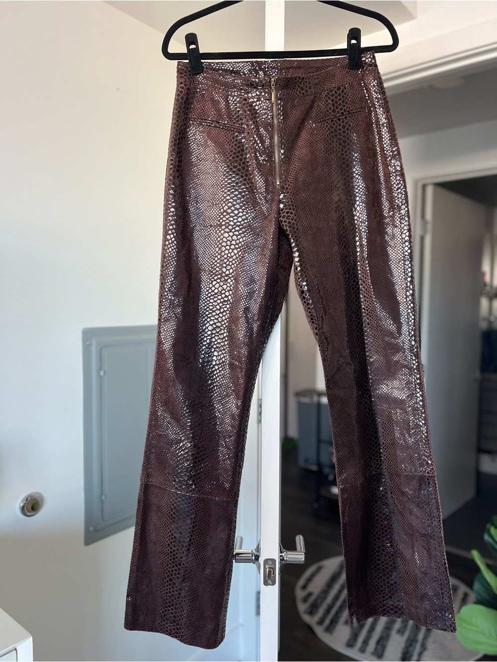 Vintage Cache Embossed Leather Snakeskin Pants Size 8 Pistine Condition